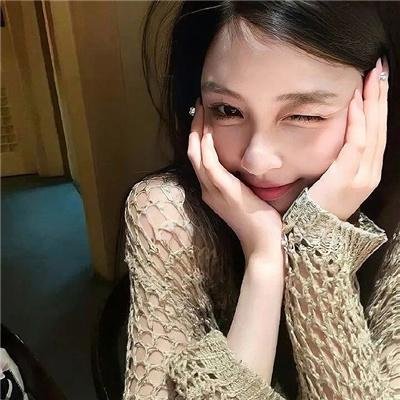 绿衣女子